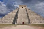O famoso 'Castillo', a mais emblemática construção de Chichen-Itza, na península do Yucatán, no México